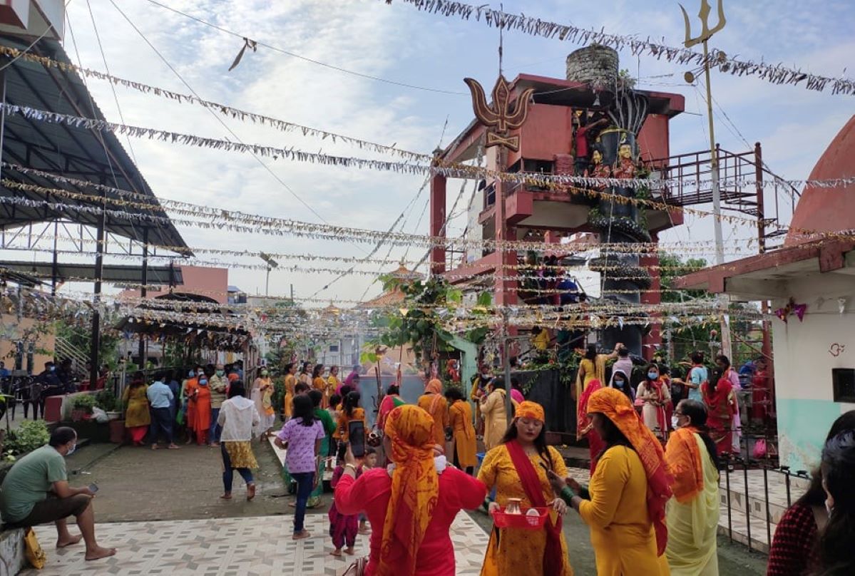 साउनको पहिलो सोमबार रुपन्देहीका शिवालयमा भक्तजनको चहलपहल (तस्वीरहरु)